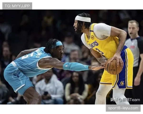 戴维斯强势发挥助湖人击败强敌，状态回升迈向复兴之路