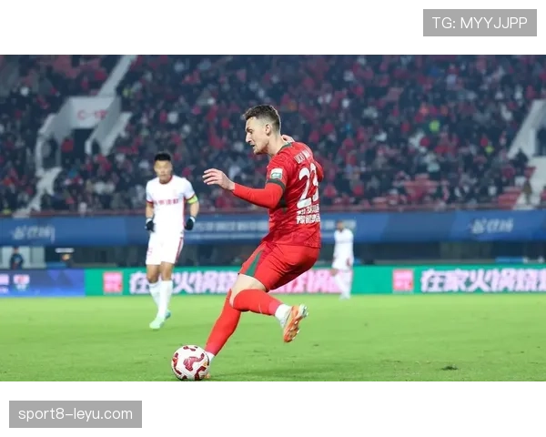 中超联赛定位球专家成战术新引擎，助力球队多元进攻引爆赛场亮点